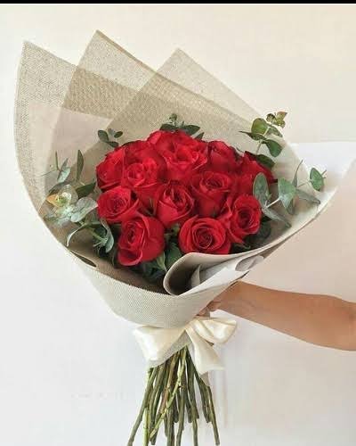 Ramo clásico · 12 rosas